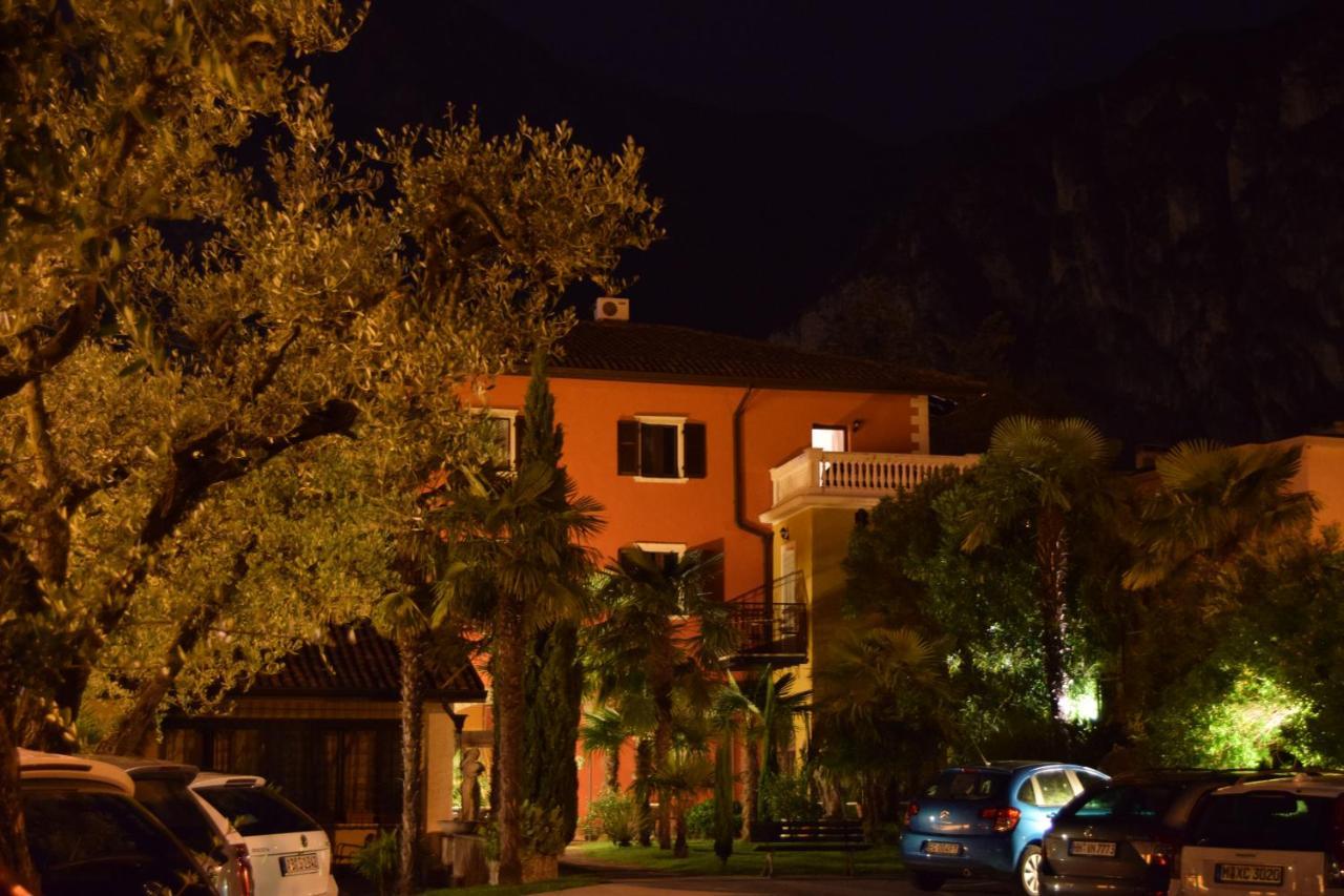 Residence Segattini Riva del Garda Bagian luar foto