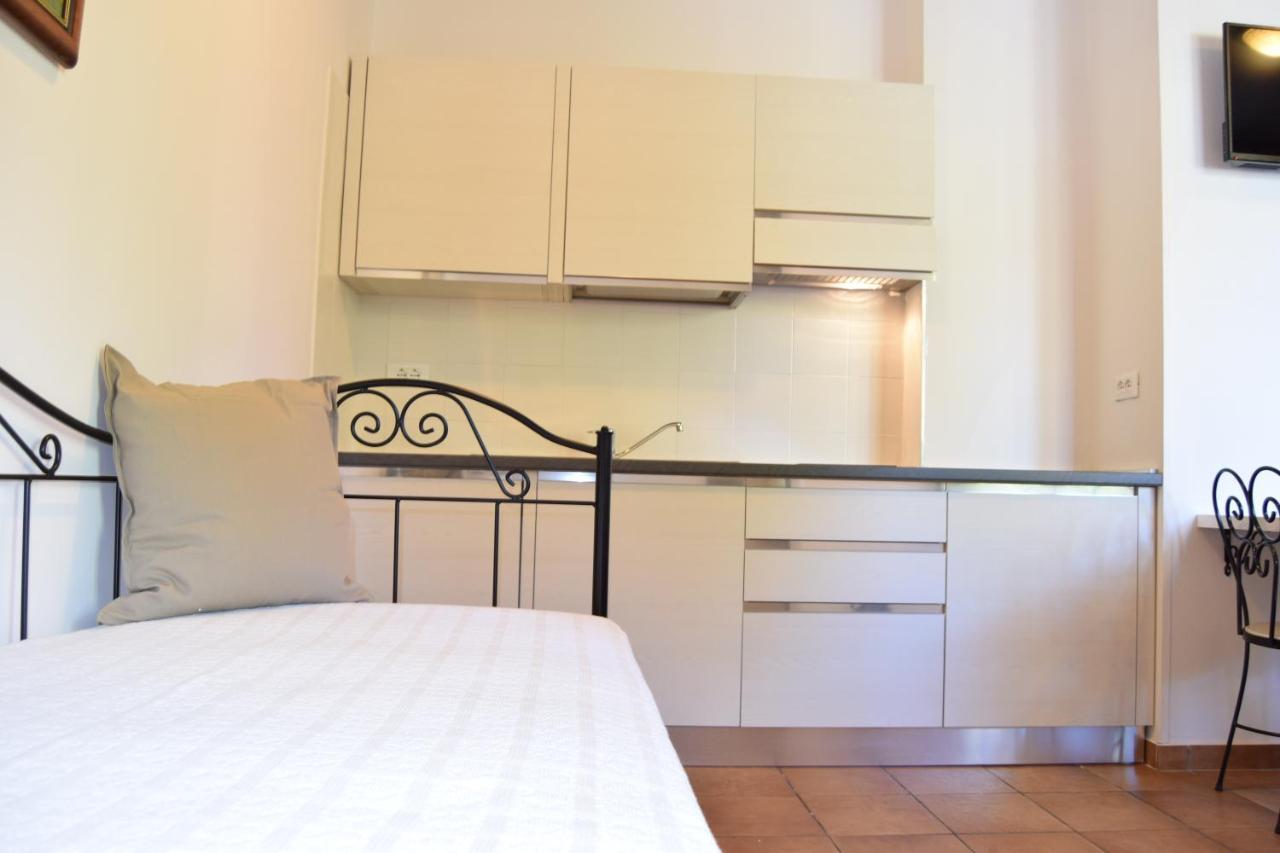 Residence Segattini Riva del Garda Bagian luar foto