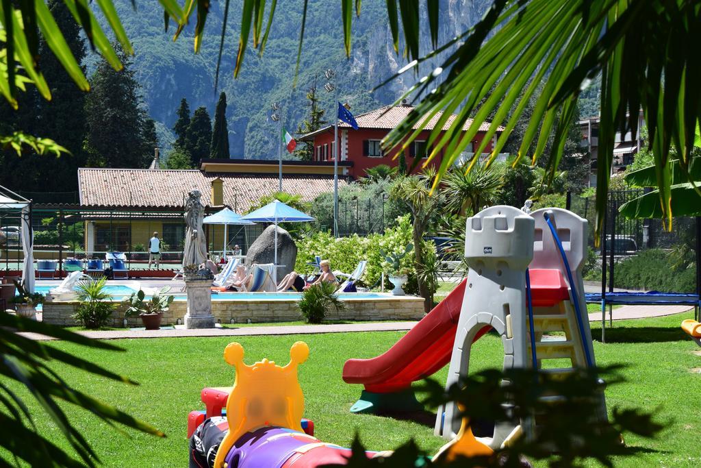 Residence Segattini Riva del Garda Bagian luar foto