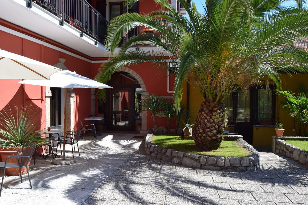 Residence Segattini Riva del Garda Bagian luar foto