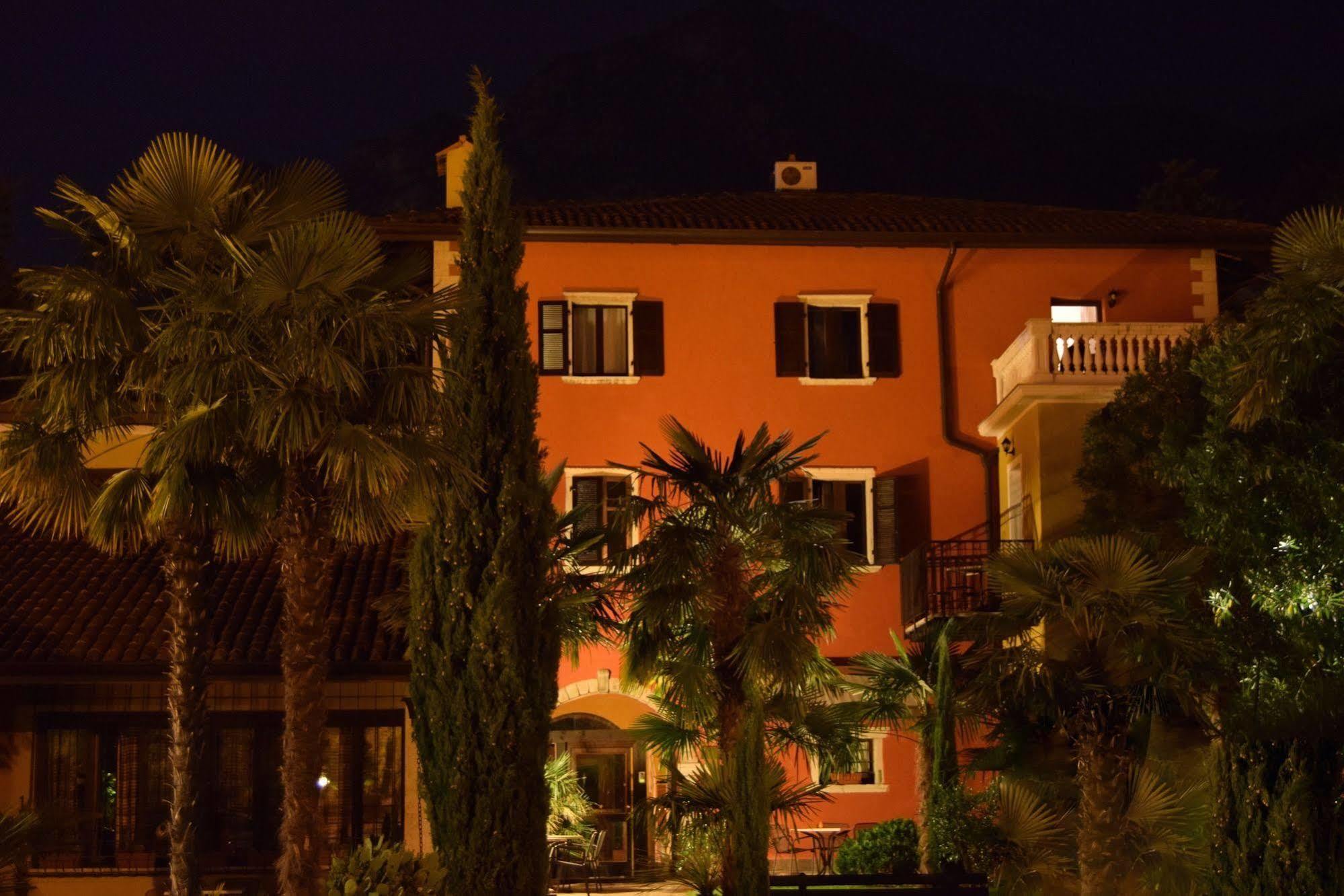 Residence Segattini Riva del Garda Bagian luar foto