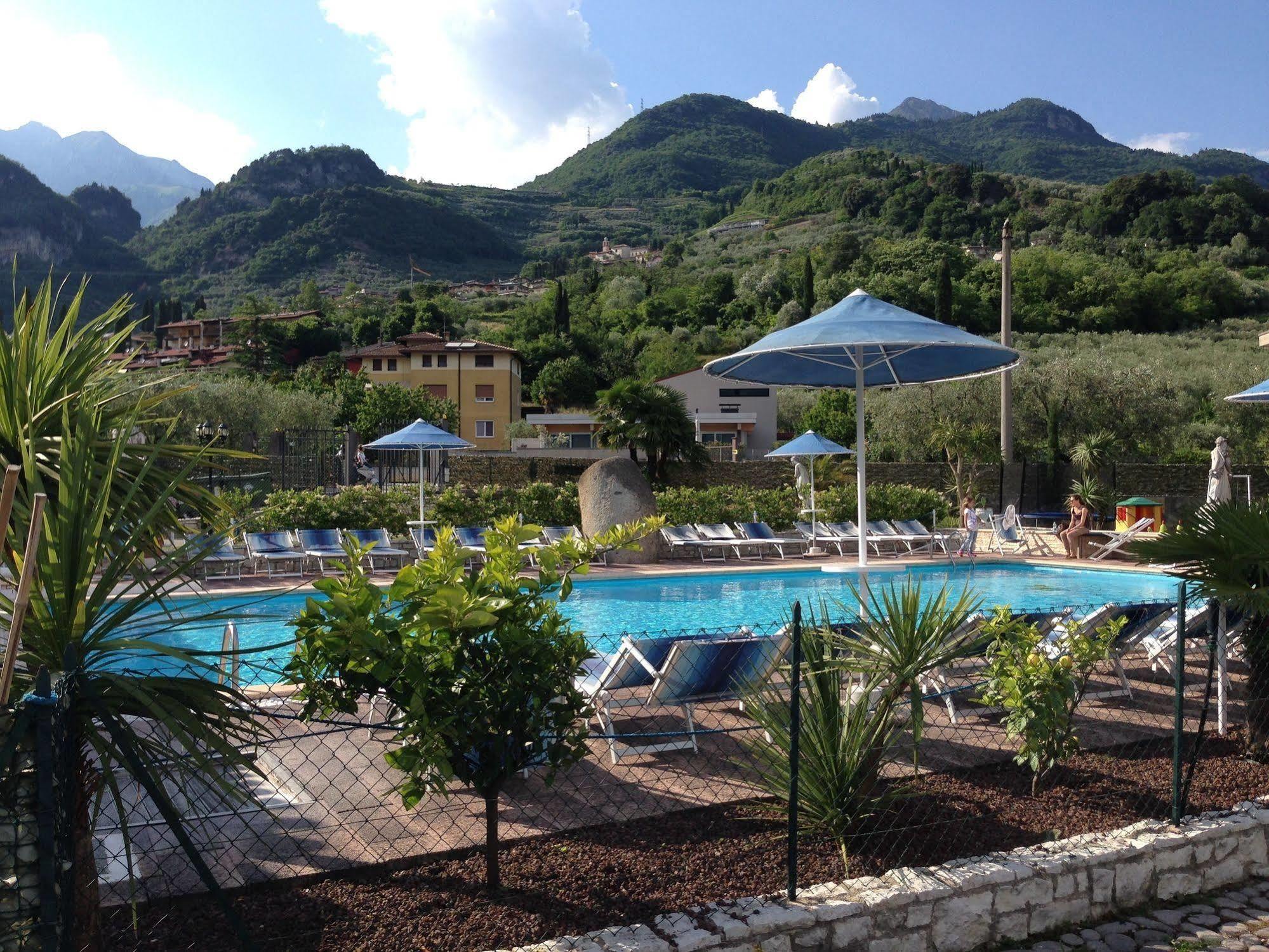 Residence Segattini Riva del Garda Bagian luar foto
